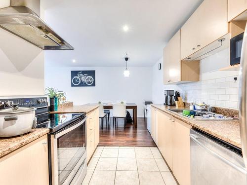 Cuisine - 408-7680 Boul. Marie-Victorin, Brossard, QC - Indoor Photo Showing Kitchen With Upgraded Kitchen