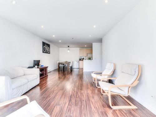 Salon - 408-7680 Boul. Marie-Victorin, Brossard, QC - Indoor Photo Showing Living Room