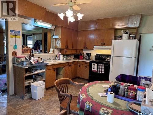 401 2Nd Avenue Ne, Leroy, SK - Indoor Photo Showing Kitchen