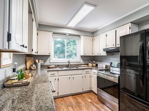 181 Hazelwood Dr, Whitby, ON - Indoor Photo Showing Kitchen With Double Sink