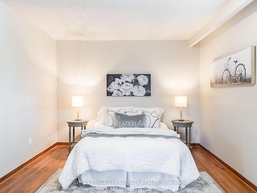 181 Hazelwood Dr, Whitby, ON - Indoor Photo Showing Bedroom