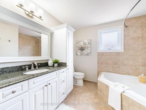 181 Hazelwood Dr, Whitby, ON - Indoor Photo Showing Bathroom