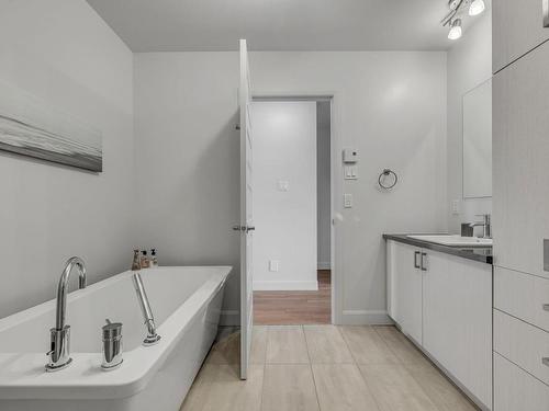 Salle de bains - 2-2476 Av. De Lisieux, Québec (Beauport), QC - Indoor Photo Showing Bathroom