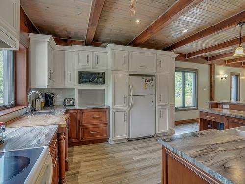 Kitchen - 135 Ch. Blackburn, Val-Des-Monts, QC - Indoor Photo Showing Kitchen