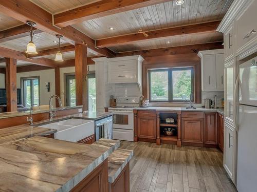 Kitchen - 135 Ch. Blackburn, Val-Des-Monts, QC - Indoor Photo Showing Kitchen