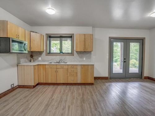 Logement - 135 Ch. Blackburn, Val-Des-Monts, QC - Indoor Photo Showing Kitchen With Double Sink