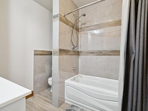 Logement - 135 Ch. Blackburn, Val-Des-Monts, QC - Indoor Photo Showing Bathroom