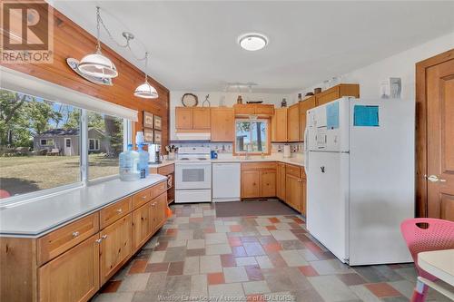 67 East Shore Road, Pelee Island, ON - Indoor Photo Showing Kitchen