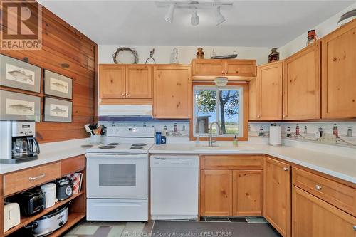 67 East Shore Road, Pelee Island, ON - Indoor Photo Showing Kitchen