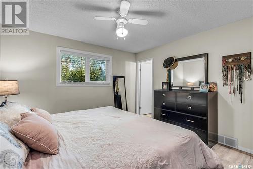 231 Hogg Way, Saskatoon, SK - Indoor Photo Showing Bedroom