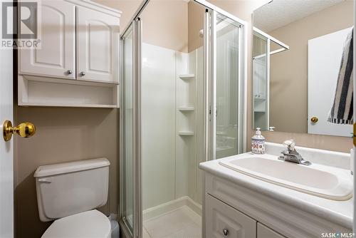 231 Hogg Way, Saskatoon, SK - Indoor Photo Showing Bathroom