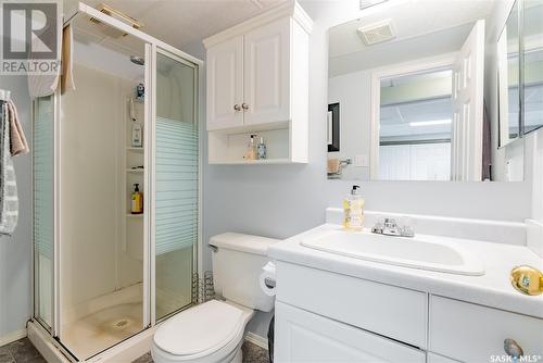 231 Hogg Way, Saskatoon, SK - Indoor Photo Showing Bathroom