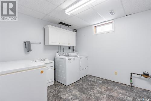 231 Hogg Way, Saskatoon, SK - Indoor Photo Showing Laundry Room