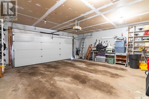 231 Hogg Way, Saskatoon, SK - Indoor Photo Showing Garage