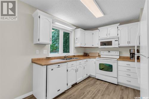 231 Hogg Way, Saskatoon, SK - Indoor Photo Showing Kitchen With Double Sink