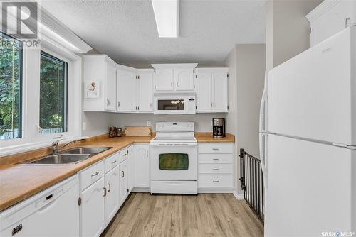 231 Hogg Way, Saskatoon, SK - Indoor Photo Showing Kitchen With Double Sink