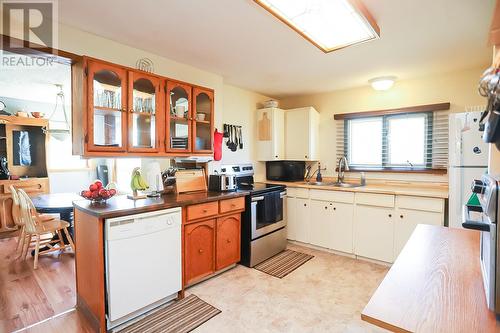 60 Adelaide St, Sault Ste. Marie, ON - Indoor Photo Showing Kitchen With Double Sink