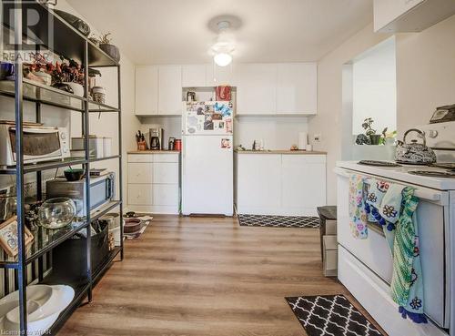 98 Waterloo Street, Waterloo, ON - Indoor Photo Showing Kitchen