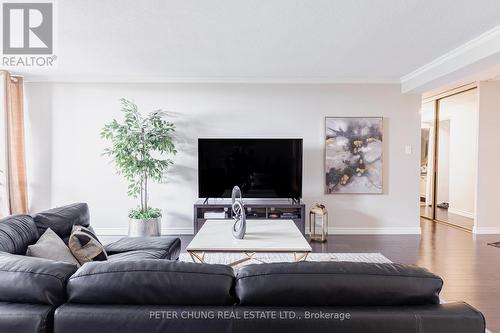 510 - 625 The West Mall, Toronto, ON - Indoor Photo Showing Living Room