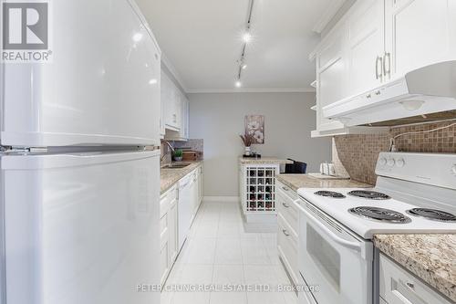 510 - 625 The West Mall, Toronto, ON - Indoor Photo Showing Kitchen