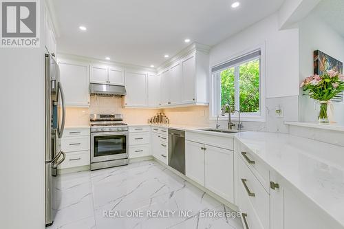 1359 Saddler Circle, Oakville, ON - Indoor Photo Showing Kitchen