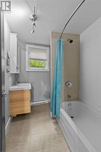 72 Pleasant Street, St.John’S, NL - Indoor Photo Showing Bathroom
