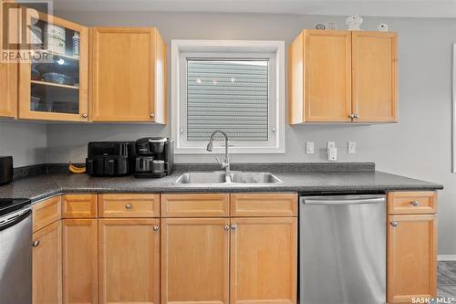 419 Buckwold Cove, Saskatoon, SK - Indoor Photo Showing Kitchen With Double Sink