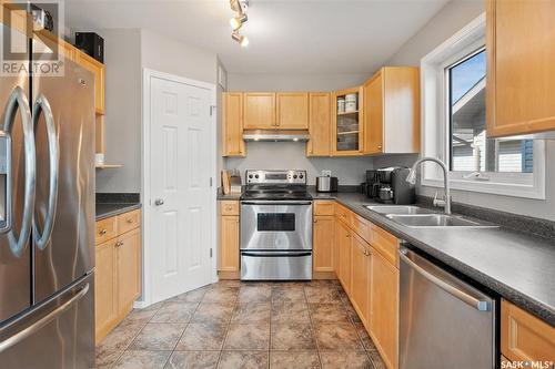 419 Buckwold Cove, Saskatoon, SK - Indoor Photo Showing Kitchen With Double Sink