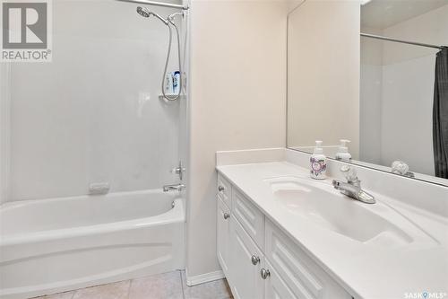 419 Buckwold Cove, Saskatoon, SK - Indoor Photo Showing Bathroom