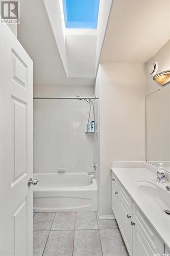 419 Buckwold Cove, Saskatoon, SK - Indoor Photo Showing Bathroom