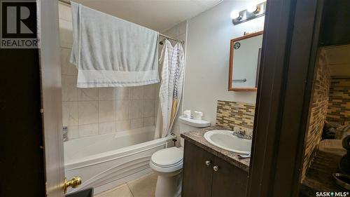 214 Central Avenue, Saskatoon, SK - Indoor Photo Showing Bathroom