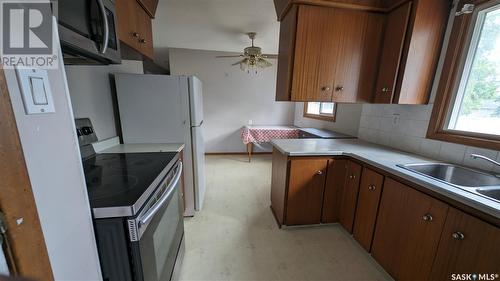 214 Central Avenue, Saskatoon, SK - Indoor Photo Showing Kitchen