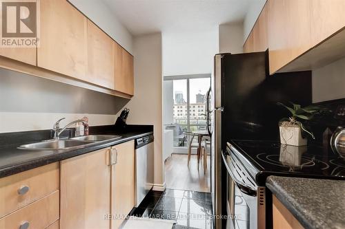 8E - 86 Gerrard Street E, Toronto, ON - Indoor Photo Showing Kitchen With Double Sink