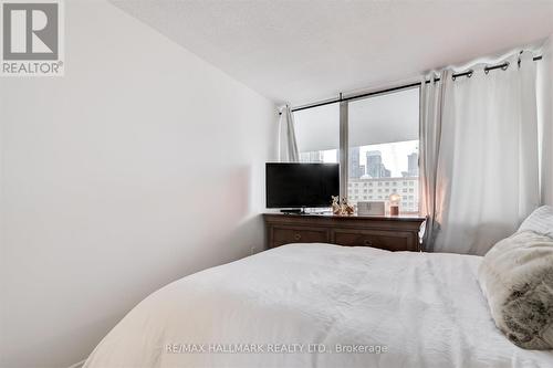 8E - 86 Gerrard Street E, Toronto, ON - Indoor Photo Showing Bedroom