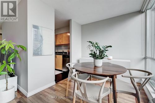 8E - 86 Gerrard Street E, Toronto, ON - Indoor Photo Showing Dining Room