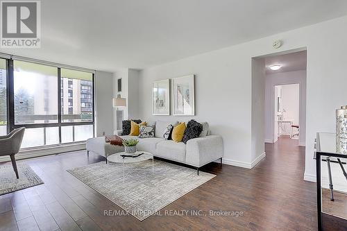 511 - 177 Linus Road, Toronto, ON - Indoor Photo Showing Living Room