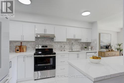 511 - 177 Linus Road, Toronto, ON - Indoor Photo Showing Kitchen With Upgraded Kitchen