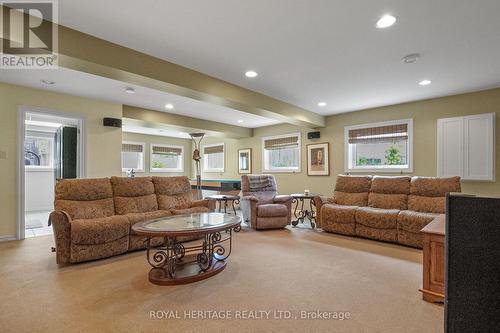 14 Community Centre Road, Kawartha Lakes, ON - Indoor Photo Showing Living Room