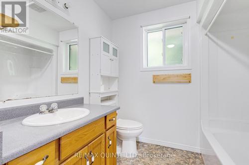 92 Campbell Street, Quinte West, ON - Indoor Photo Showing Bathroom