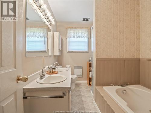 199 Chartersville, Dieppe, NB - Indoor Photo Showing Bathroom