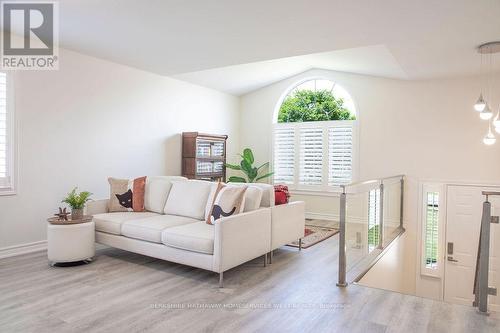 118 Colbeck Drive, Welland, ON - Indoor Photo Showing Living Room