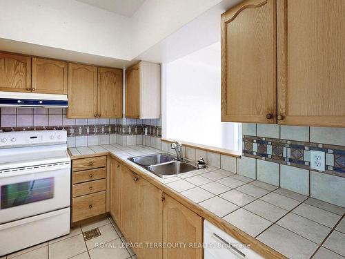 Ph1-39 Parliament St, Toronto, ON - Indoor Photo Showing Kitchen With Double Sink