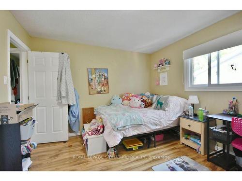 27 Sandy Lane E, Essa, ON - Indoor Photo Showing Bedroom