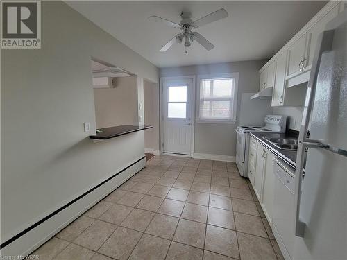 128 Ann Street Unit# Upper Floor, Kitchener, ON - Indoor Photo Showing Kitchen