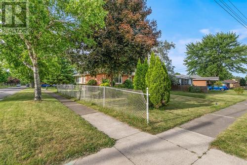 8 Mayfair Drive, Sarnia, ON - Outdoor