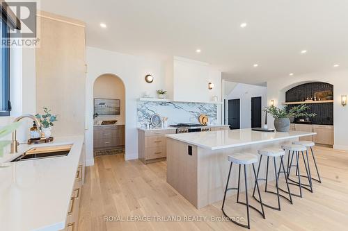 39 Beach Lane, Lambton Shores (Grand Bend), ON - Indoor Photo Showing Kitchen With Upgraded Kitchen