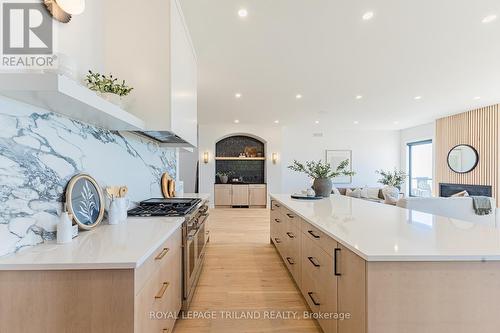 39 Beach Lane, Lambton Shores (Grand Bend), ON - Indoor Photo Showing Kitchen With Upgraded Kitchen