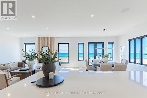 39 Beach Lane, Lambton Shores (Grand Bend), ON - Indoor Photo Showing Dining Room