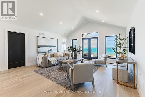 39 Beach Lane, Lambton Shores (Grand Bend), ON - Indoor Photo Showing Living Room