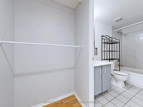 1209-4205 Shipp Dr, Mississauga, ON - Indoor Photo Showing Bathroom
